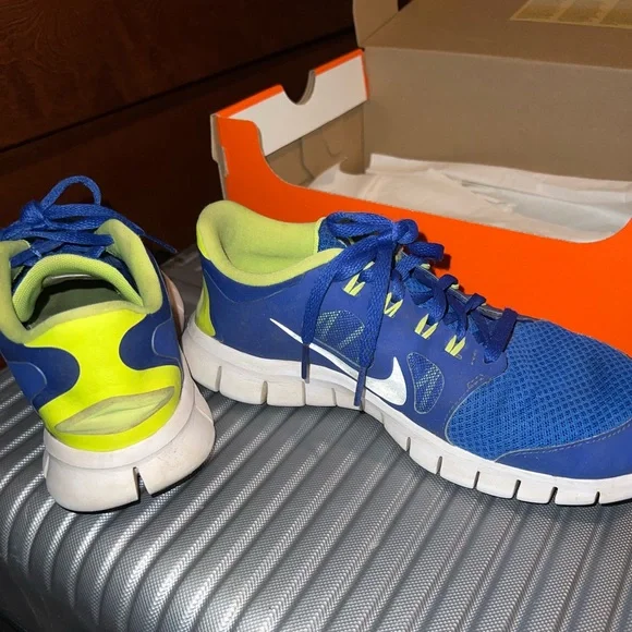 Nike Free Running Shoes - Picture 5 of 6